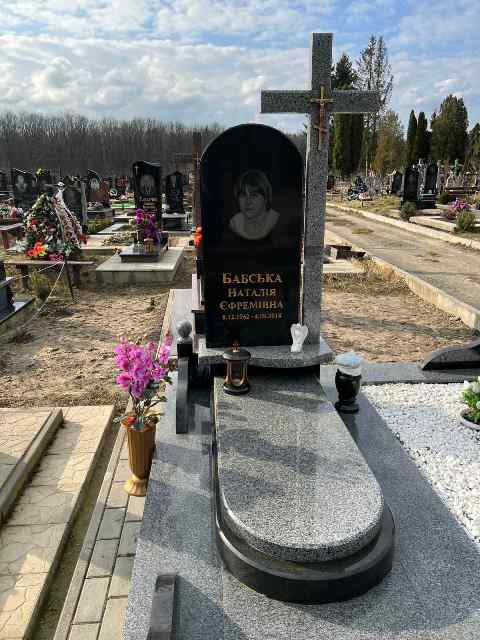 Одинарний пам'ятник №1059. Усі питання задайте менеджеру Олені: (067) 844 - 02 - 41; (066) 368 - 39 - 59