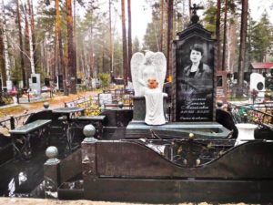 елітні пам'ятники для жінок