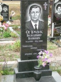 Одинарний пам'ятник з граніту ОМ-038