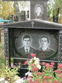 Подвійний пам'ятник з граніту ДМ-078