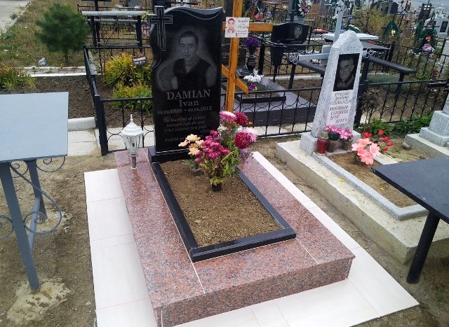 дешевий пам'ятник