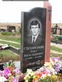 Одинарные памятники из гранита ОМ-411