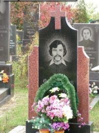 цветные памятники на кладбище Коростышев киев Украина фото цена wdtnyst gfvznybrb yf rkfl,bot