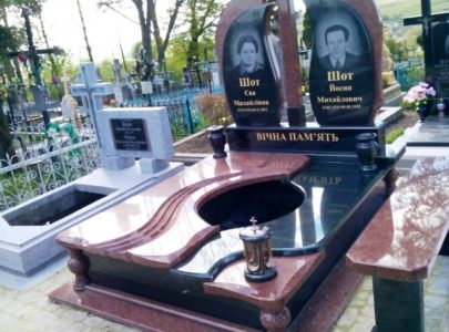 Мемориальный комплекс на кладбище!