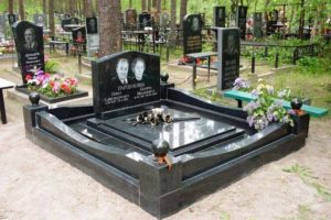 какой заказать памятник на могилу