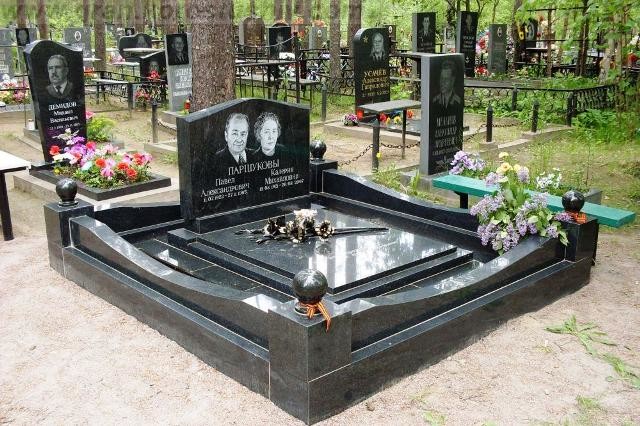 какой заказать памятник на могилу