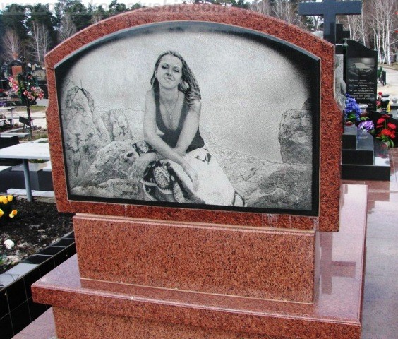 заказать памятник на могилу недорого