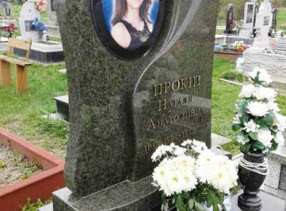 Цветной портрет на памятнике