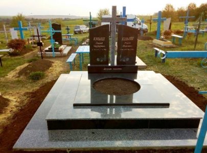 Памятники из цветных гранитов