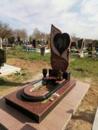 цветные памятники на могилу
