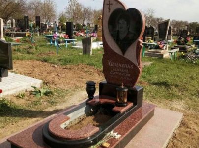 Цветные памятники на могилу