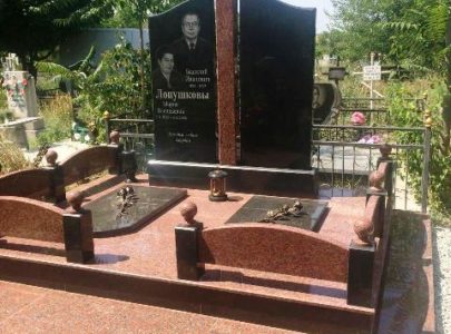 Цветные гранитные памятники