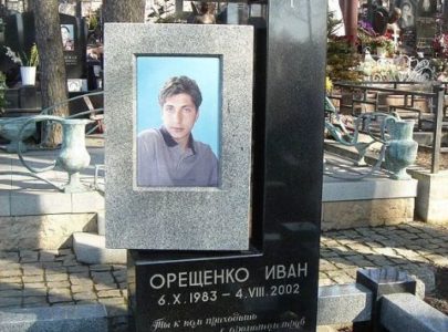 Памятники с цветным изображением