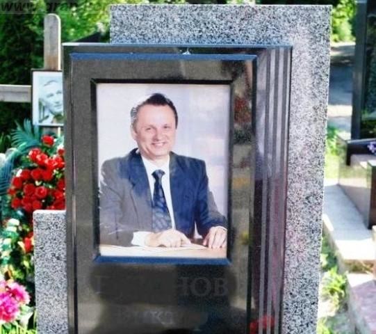 новые цветные вклеенные фото ритуальных памятниках Коростышев киев Украина фото цена yjdst wdtnyst drkttyst ajnj hbnefkmys[ gfvznybrf[