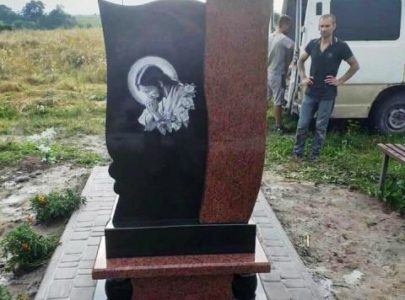 Цена цветных памятников