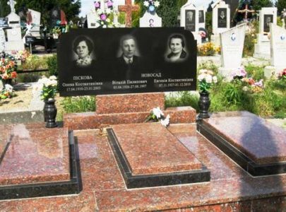 Цветной надгробный памятник