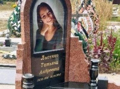 Памятники на могилу цветное фото