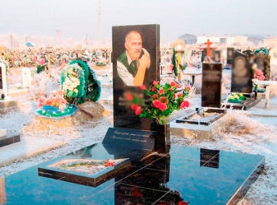 Памятники с цветным фото