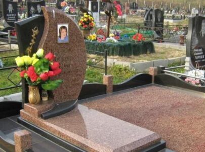 Цветной памятник в Киеве