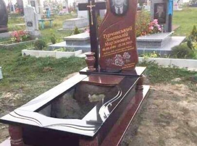 Памятники из цветного гранита в Киеве