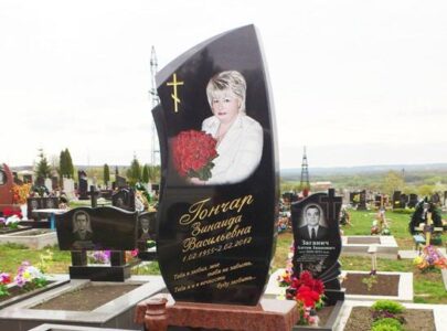 Памятник кольоровий