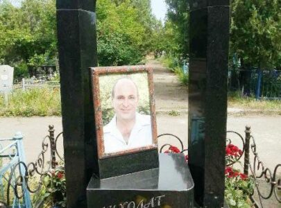 Кольорова фотографія на пам’ятник