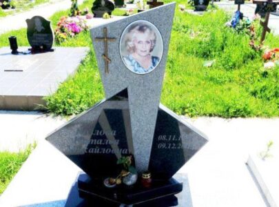 Замовлення кольорових пам’ятників