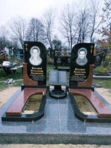 ціни на пам'ятники в Україні кольоровий граніт Коростишів київ Україна фото wsyb yf gfvznybrb d erhf]ys rjkmjhjdbq uhfysn