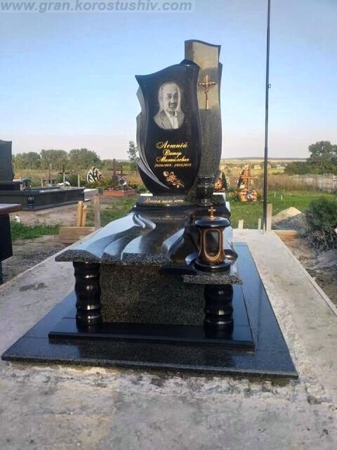 фото пам'ятників з кольорового граніту Коростишів київ Україна фото ціна ajnj gfvznybrjd p rjkmjhjdjuj uhfysne