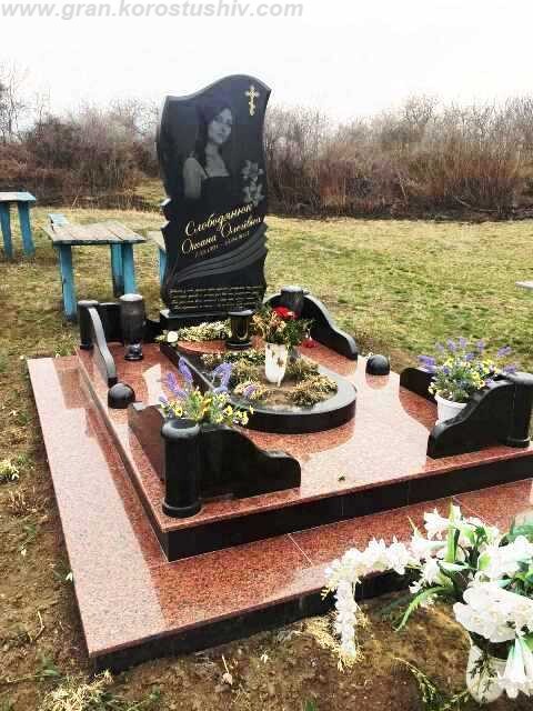 пам'ятник з кольорового граніту на могилу Коростишів київ Україна фото ціна gfvznybr p rjkmjhjdjuj uhfysne yf vjubke