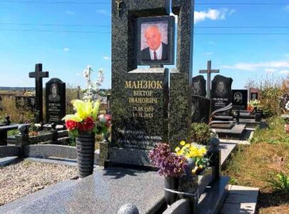 Пам’ятники з кольоровою фотографією на граніті