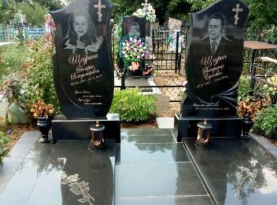 Замовити меморіальний комплекс на кладовищі