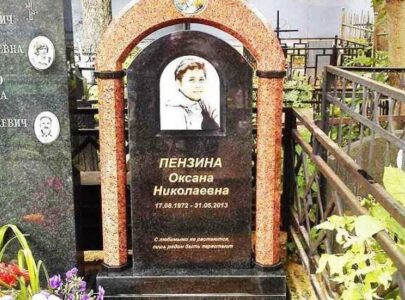 Памятник на могилу кольорове фото
