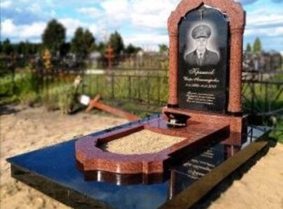 Замовити меморіальні комплекси на кладовищі