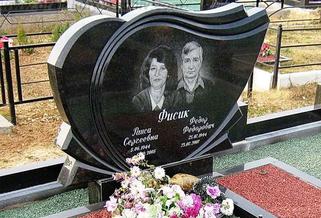гранітний комплекс на кладовищі Коростишів київ Україна фото ціна