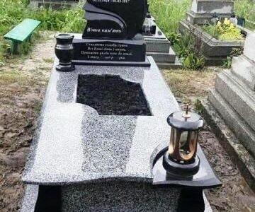 Могильні комплекси з граніту