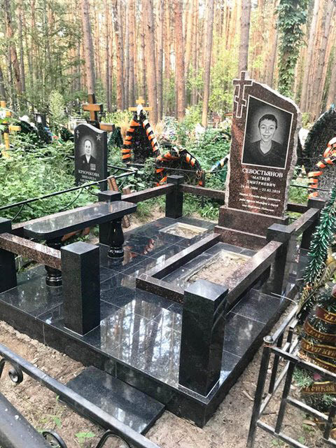 замовити гранітний пам'ятник Коростишів київ Україна фото ціна