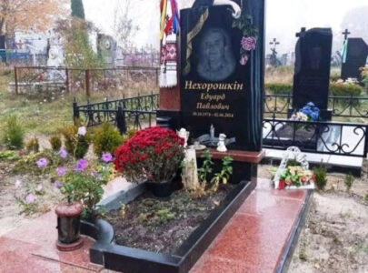 Елітні пам’ятники на цвинтарі
