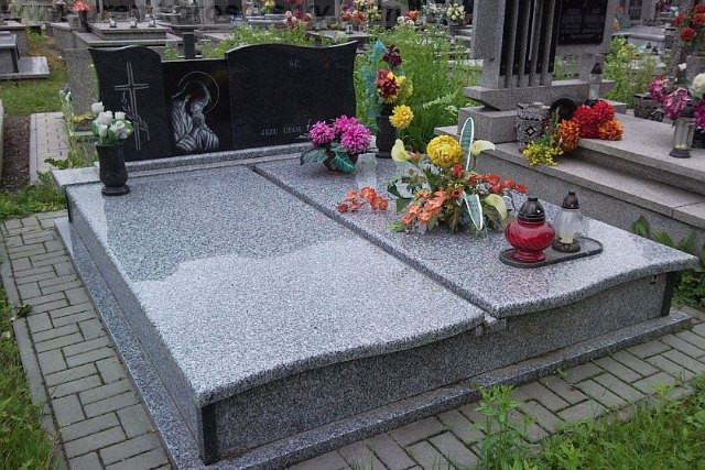 купити пам'ятники Київ Україна Коростишів фото ціна