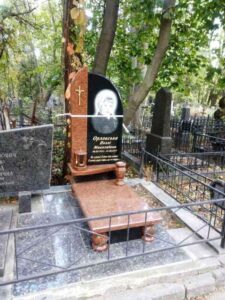 замовити пам'ятник на цвинтарі ціни Коростишів