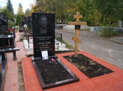 Замовити пам’ятник на могилу недорого