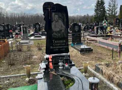 Пам’ятники на могилу замовити