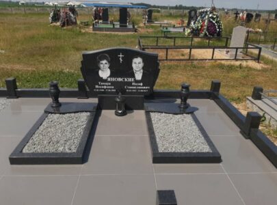 Гранітні пам ятники на двох
