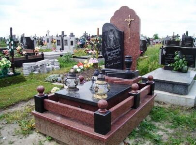 Елітні пам ятники з чорного і червоного граніту