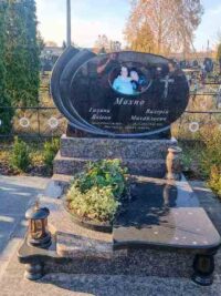 Одинарний пам'ятник із граніту ОМ-4761