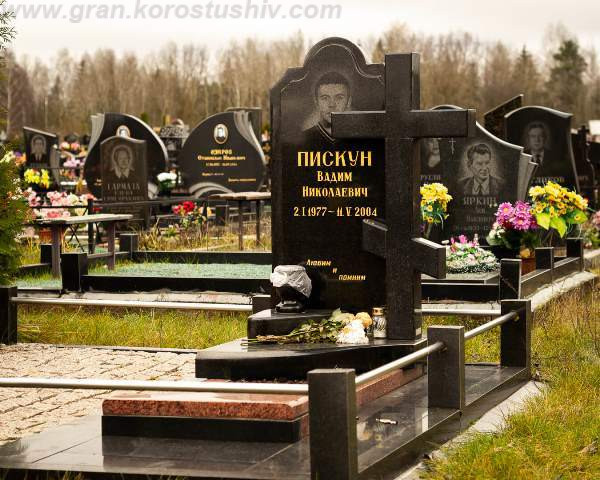 пам ятник у вигляді хреста граніт під ключ Коростишів київ Україна фото ціна