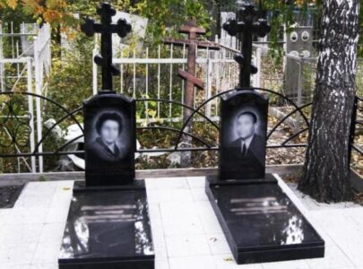 Пам ятник хрест