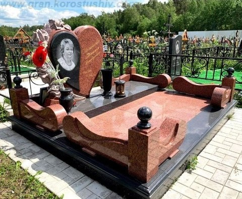 памятники з червоного граніту під ключ граніт Коростишів київ Україна фото ціна