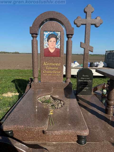 елітні пам ятники під ключ граніт Коростишів київ Україна фото ціна