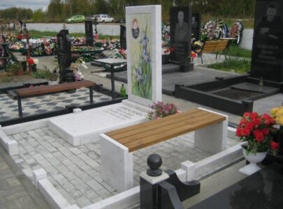Пам ятники з білого граніту